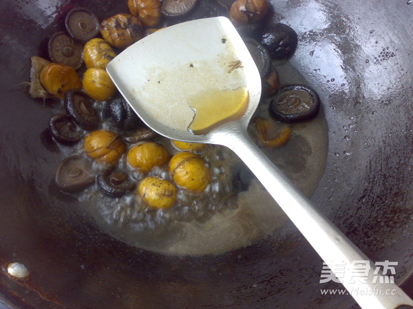 栗子煮香菇的做法
